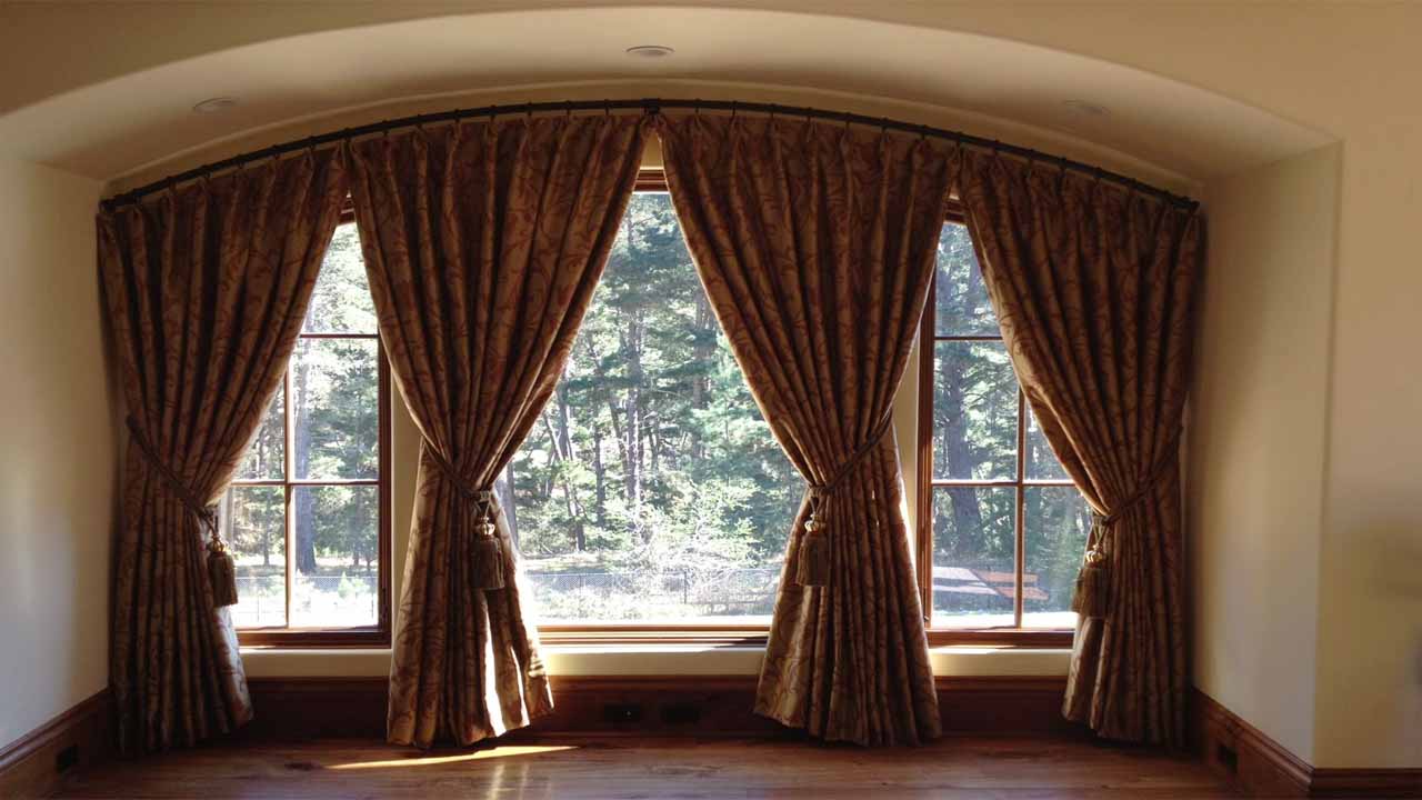 Bay window curtain rods