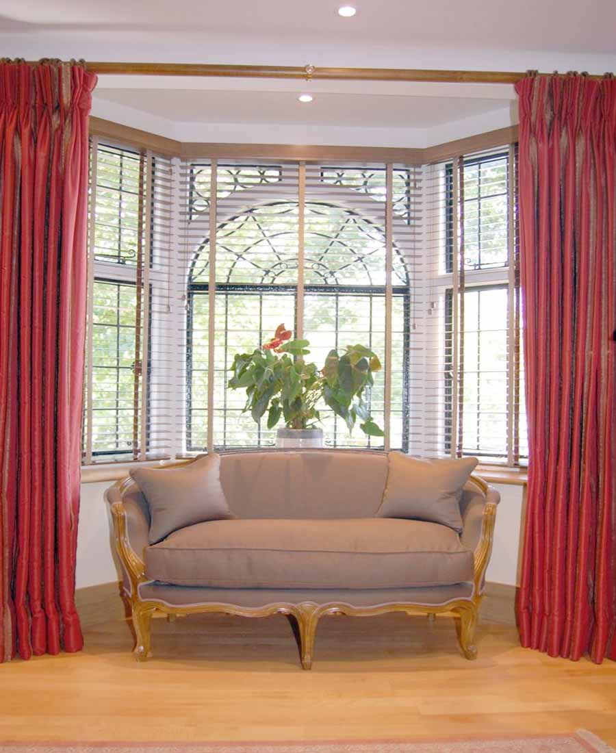 Bay window curtain rods